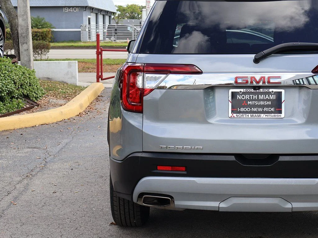 Used 2023 Silver GMC SLT image 16