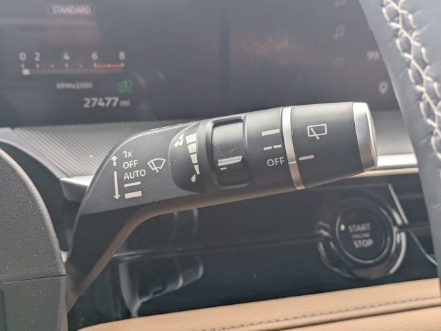 Used 2025 White INFINITI LUXE image 31