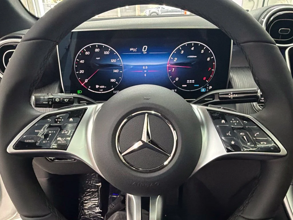 New 2027 White Mercedes-Benz GLC 300 image 15