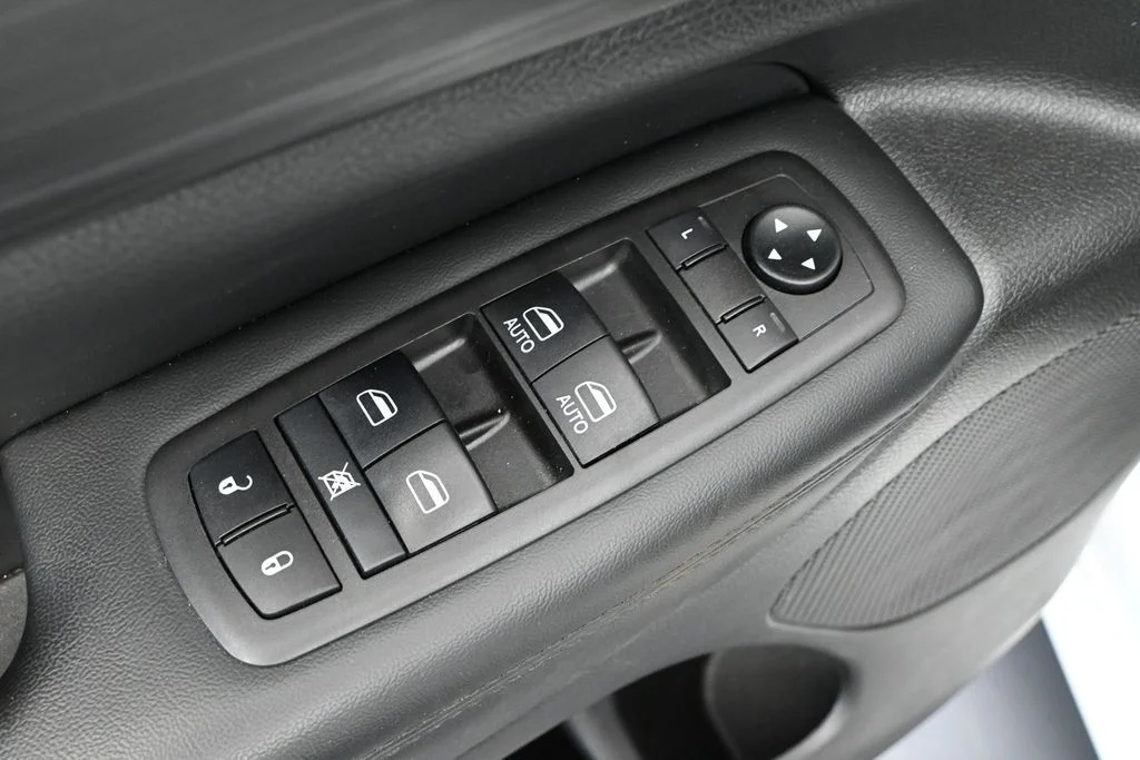 Used 2021 White Jeep Laredo X image 23