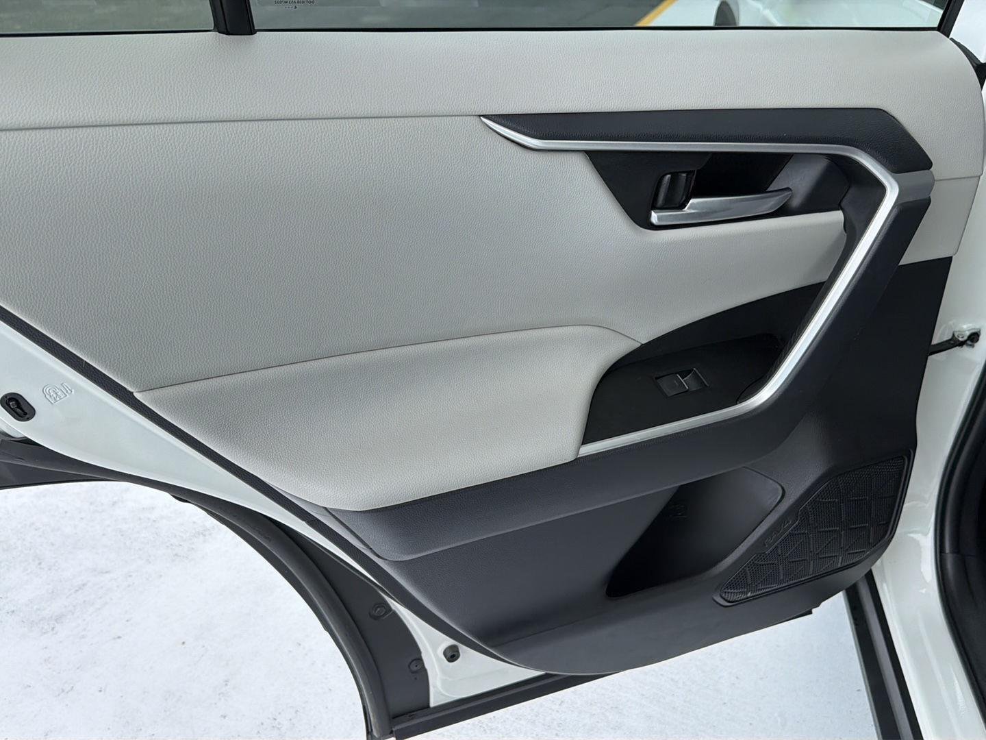 Used 2024 Ice Cap Toyota XLE image 17