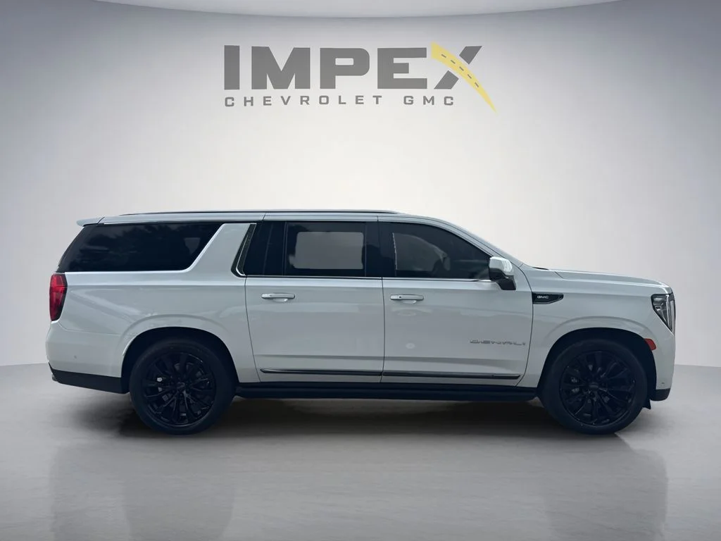 Used 2023 White GMC Denali Ultimate image 6