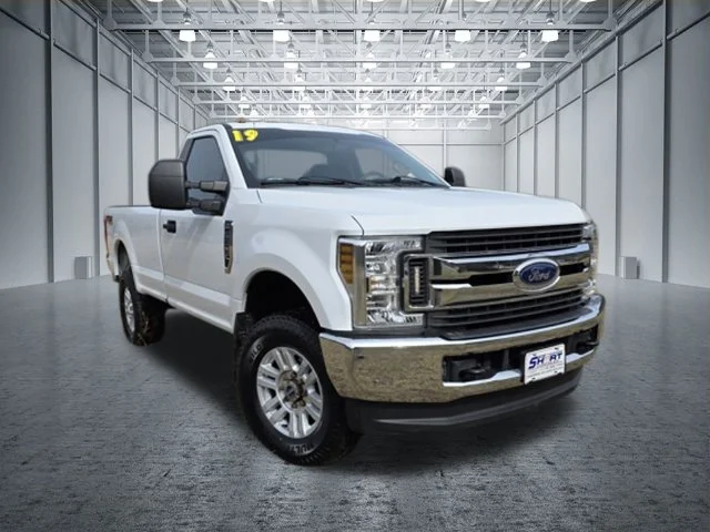Used 2019 White Ford XL image 2