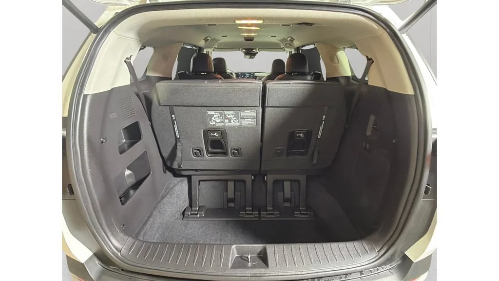 Used 2025 White Kia EX image 31