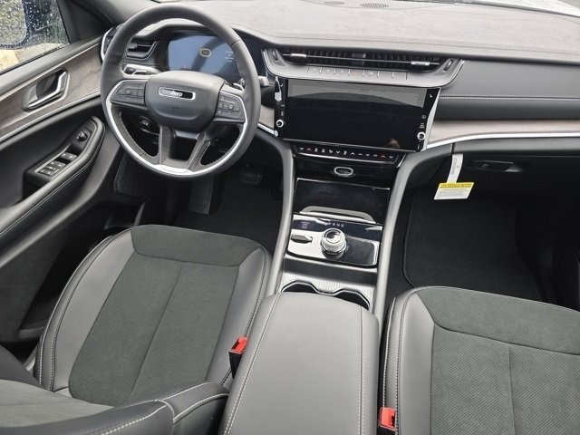 New 2026 Silver Zynith Exterior Paint Jeep Altitude image 36