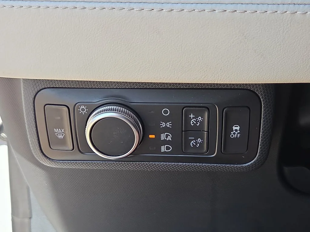 Used 2022 White Ford Premium image 22