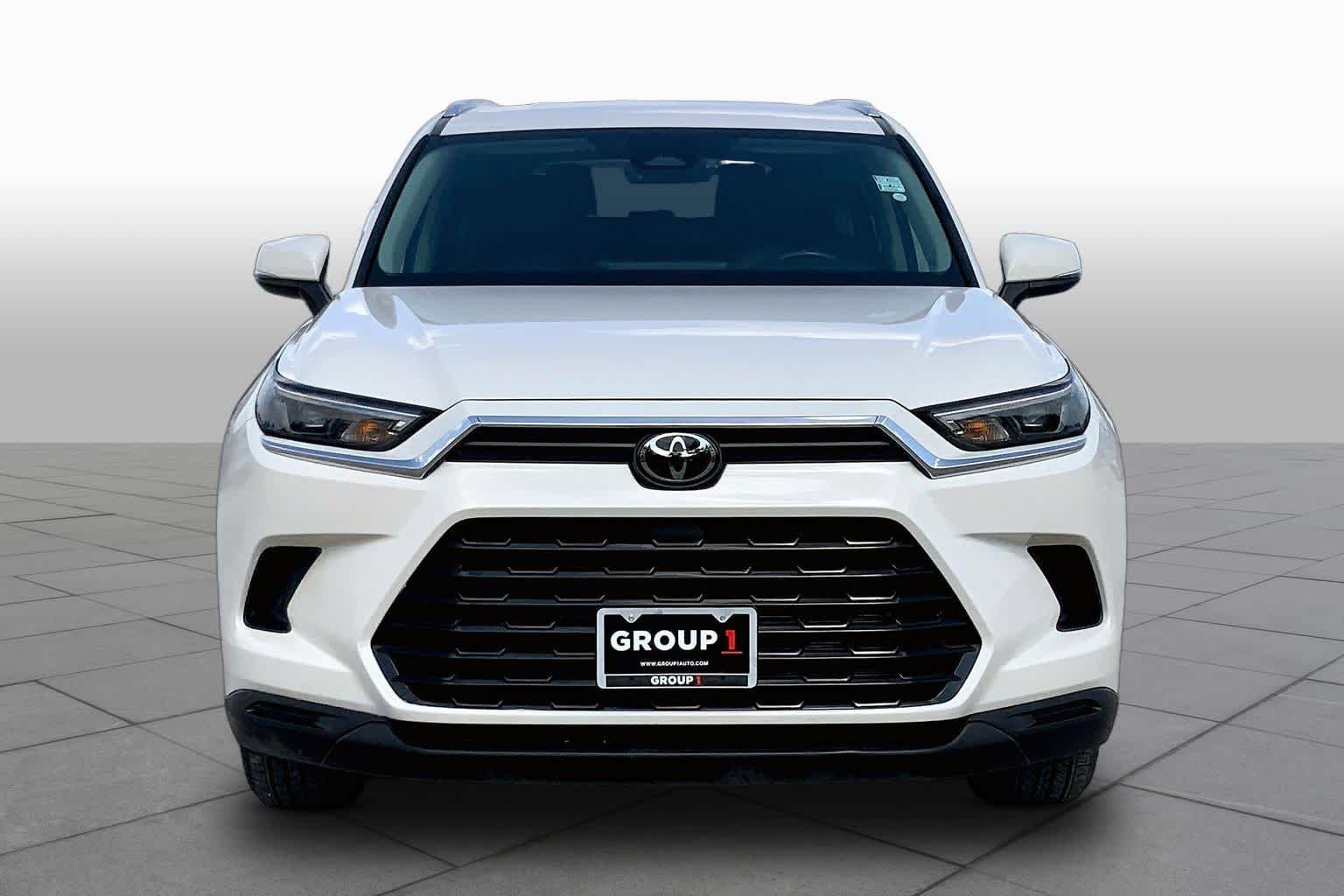 Used 2024 Coastal Cream Toyota XLE image 4