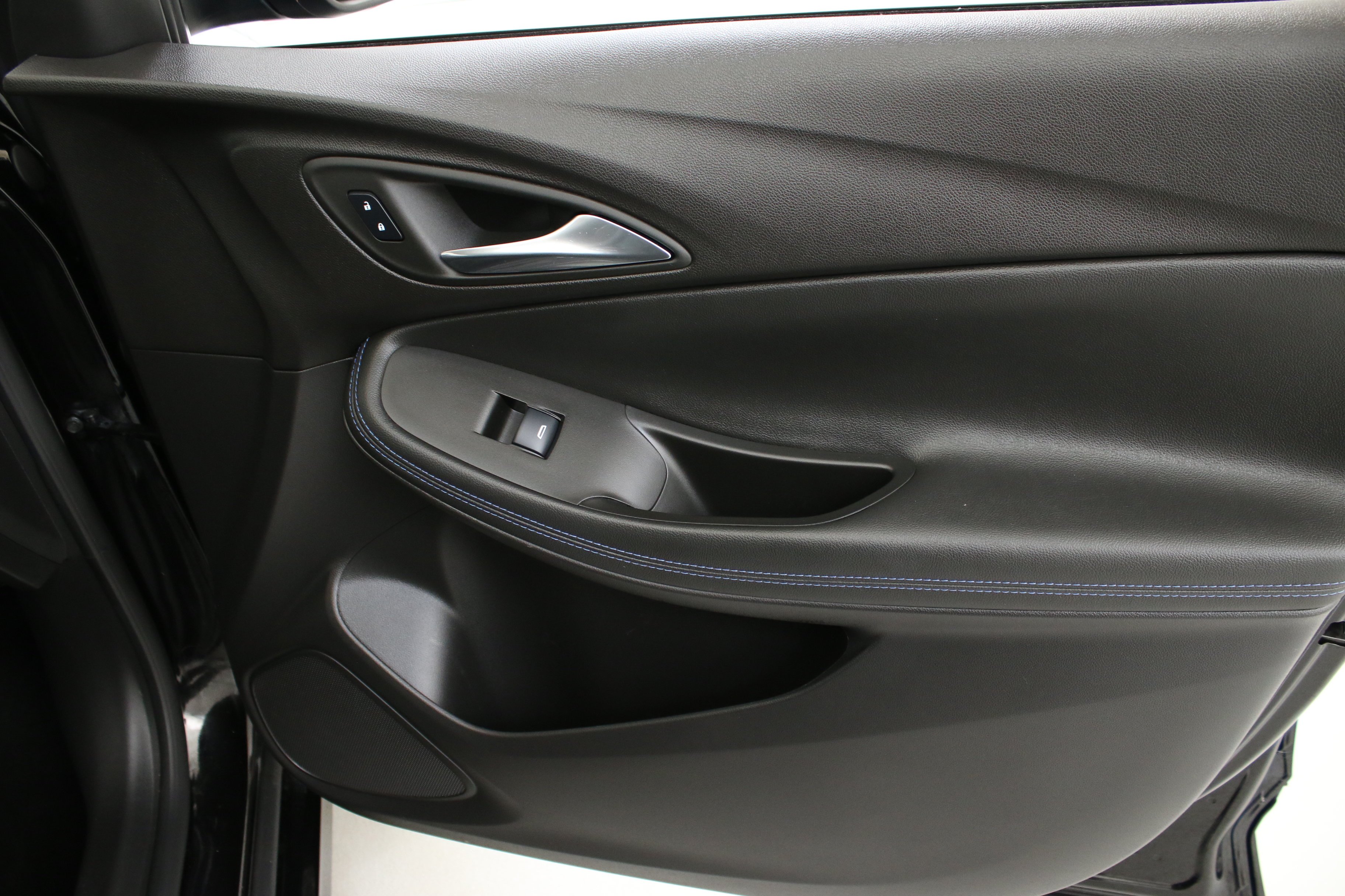 Used 2025 Ebony Twilight Metallic Buick Sport Touring image 29