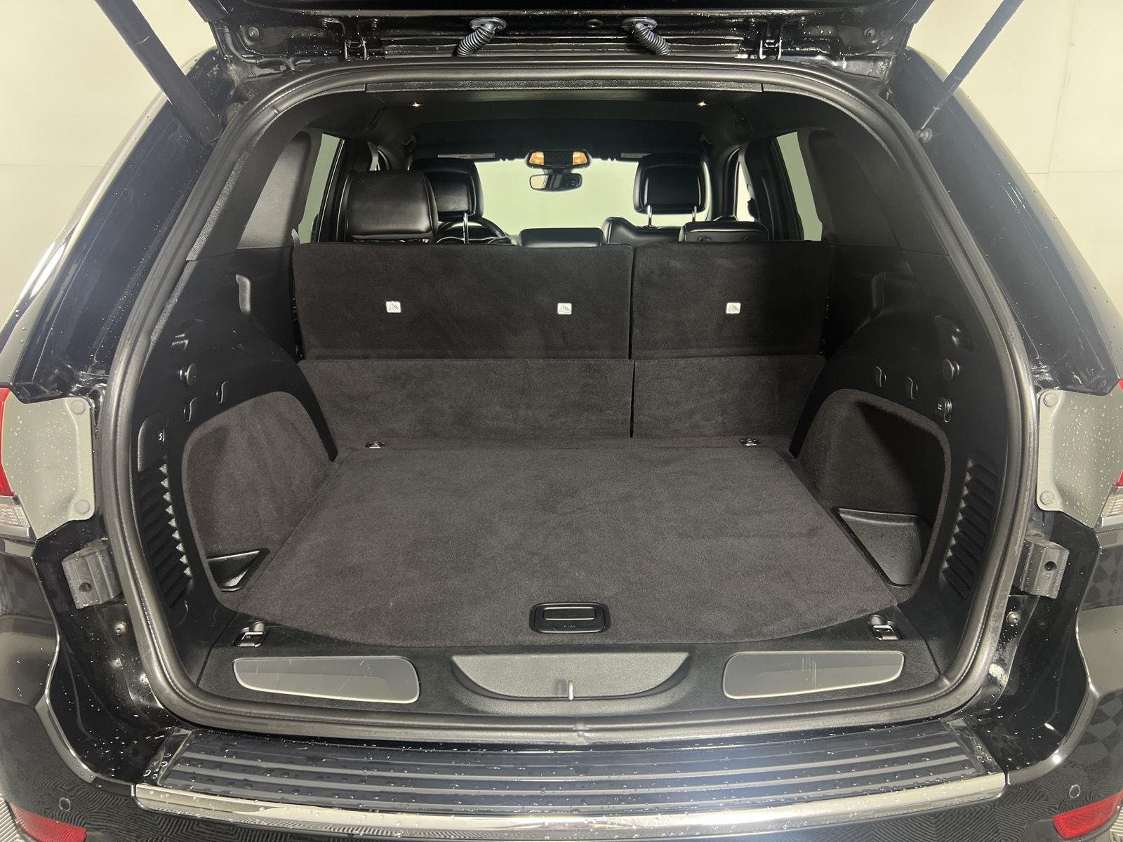 Used 2018 Diamond Black Crystal Pearlcoat Jeep Limited image 22