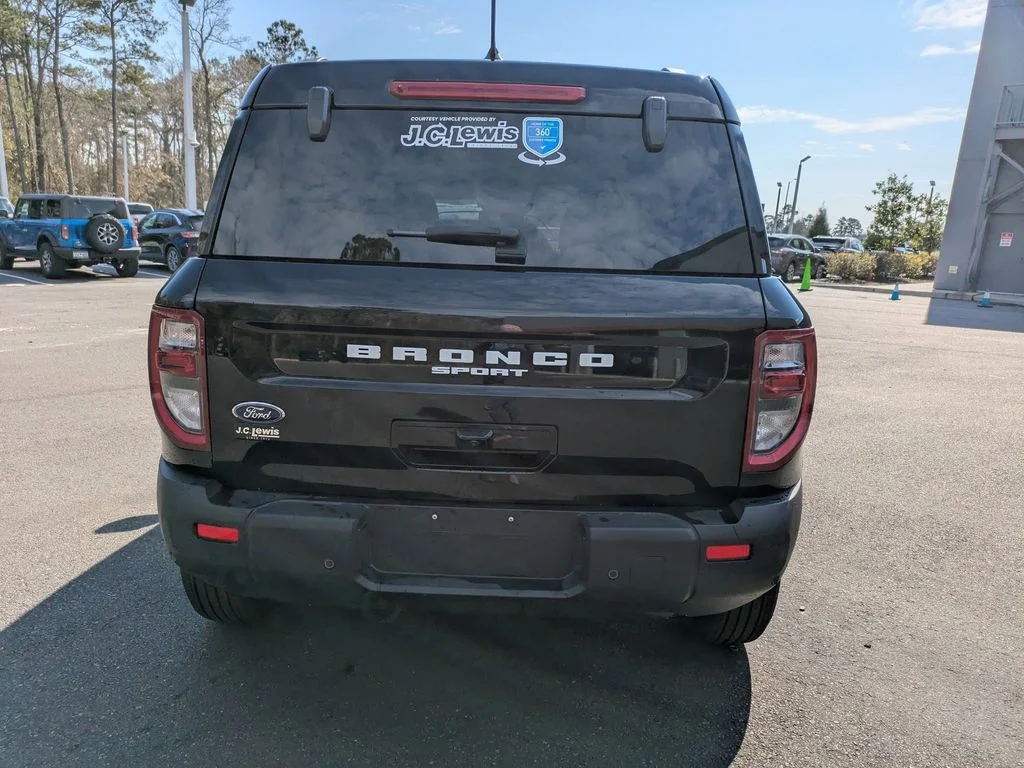 New 2025 Shadow Black Ford Outer Banks image 5