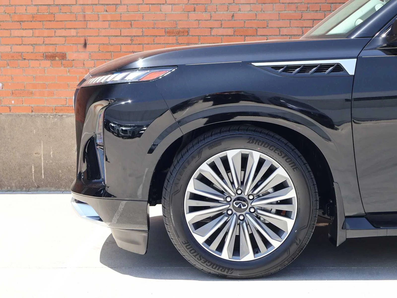 Certified Used 2026 Black Obsidian INFINITI LUXE image 9