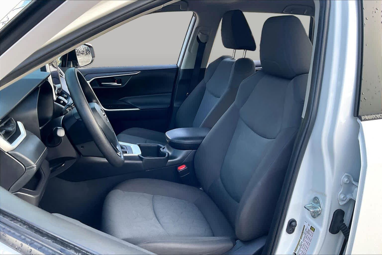 Used 2025 Ice Cap Toyota XLE image 8