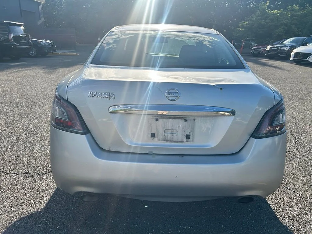 Used 2012  Nissan 3.5 S image 5
