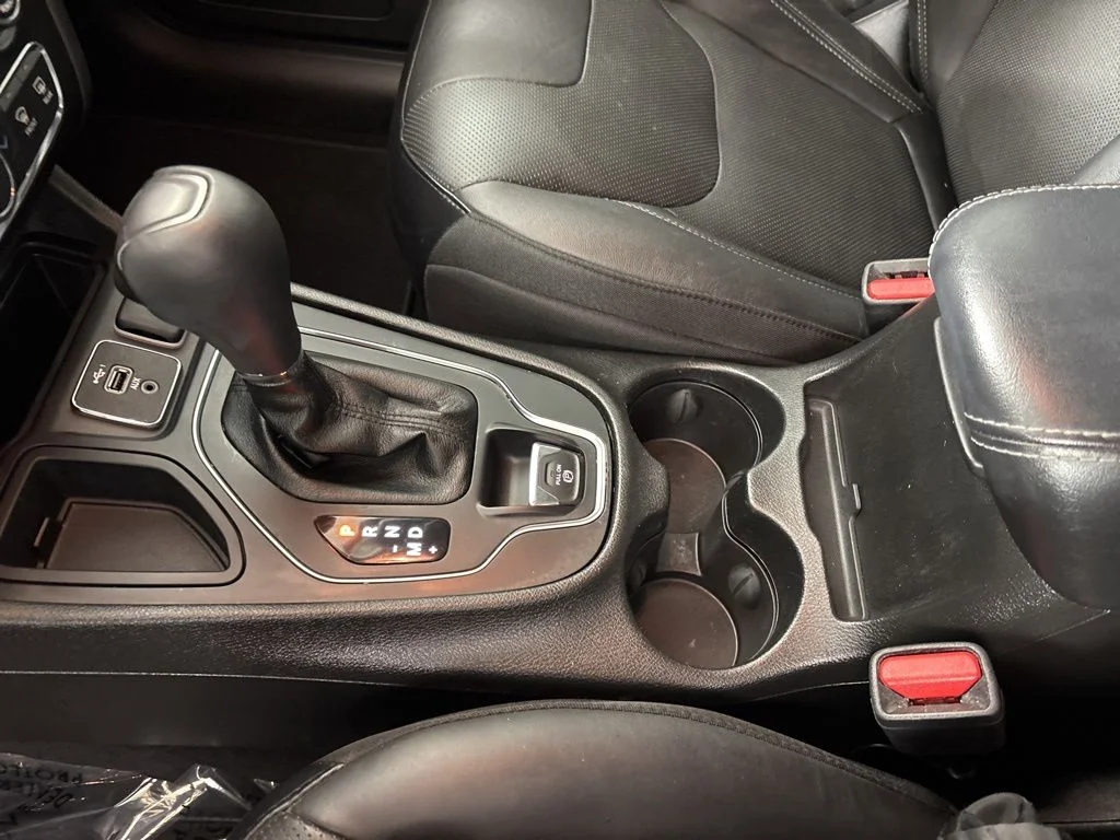 Used 2021 Gray Jeep Latitude Lux image 38