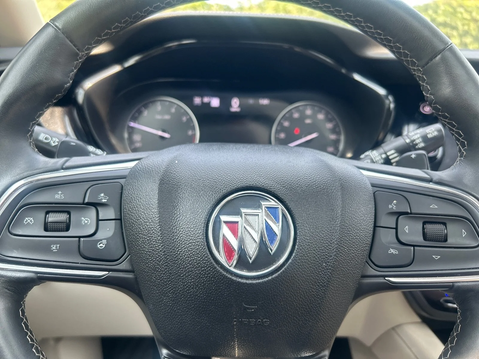 Used 2023 White Buick Avenir image 17