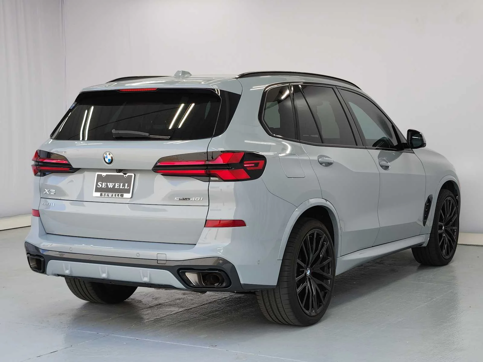 Used 2024 Brooklyn Grey Metallic BMW sDrive40i image 4