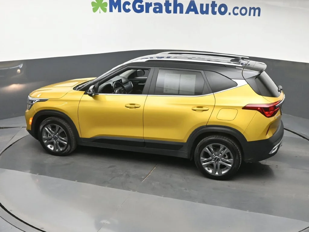 Used 2022 Yellow Kia S image 23