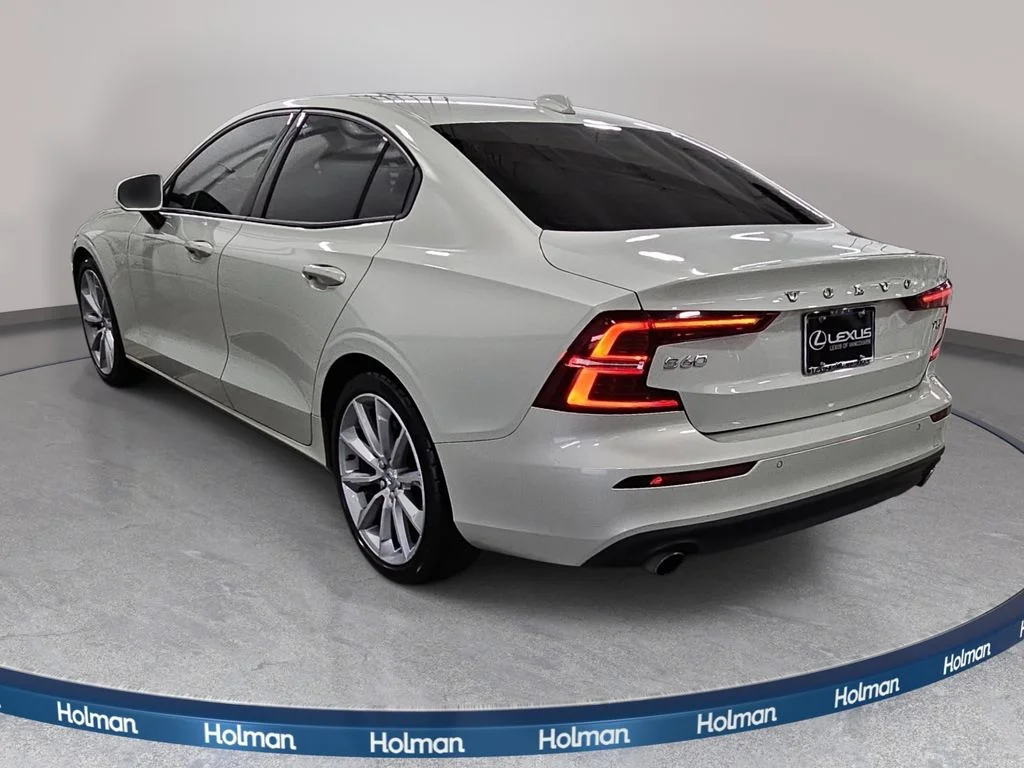 Used 2019 Beige Volvo T5 Momentum image 8