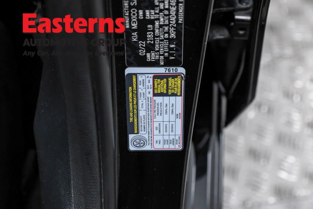 Used 2022 Black Kia LXS image 32
