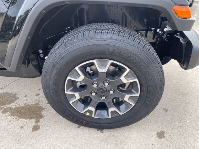 New 2026 Black Clearcoat Jeep Sahara image 9