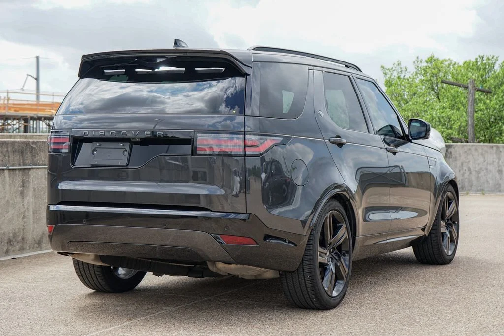 Used 2025 Black Land Rover Dynamic SE image 10