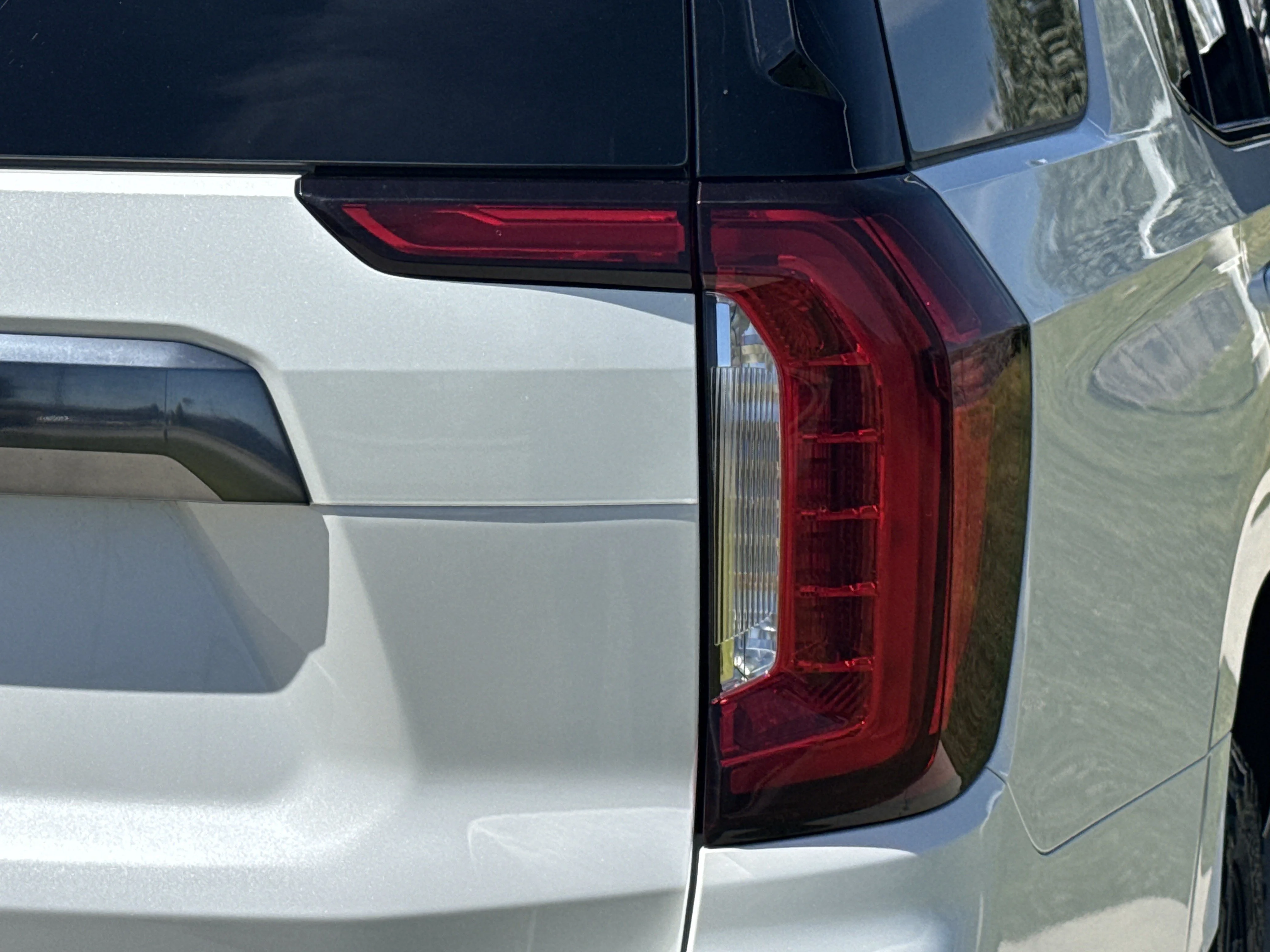 Used 2023 White Frost Tricoat GMC AT4 image 14