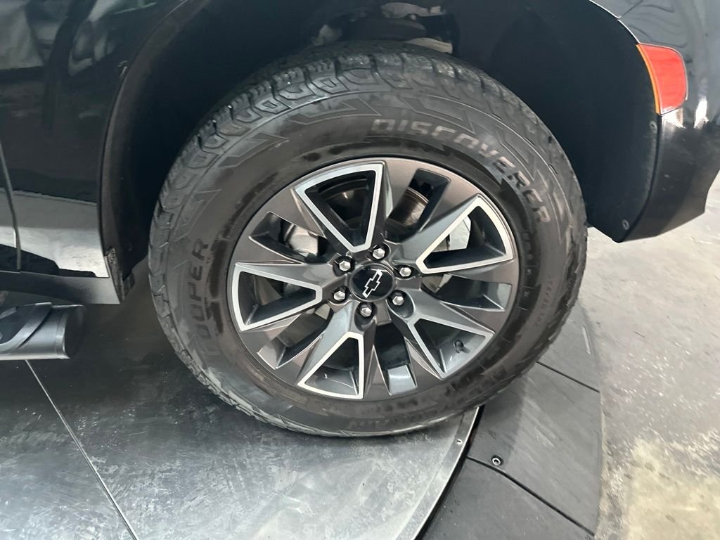 Used 2023 Black Chevrolet Z71 image 9