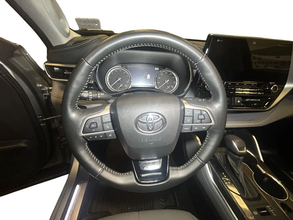 Used 2022 Celestial Silver Toyota Platinum image 12