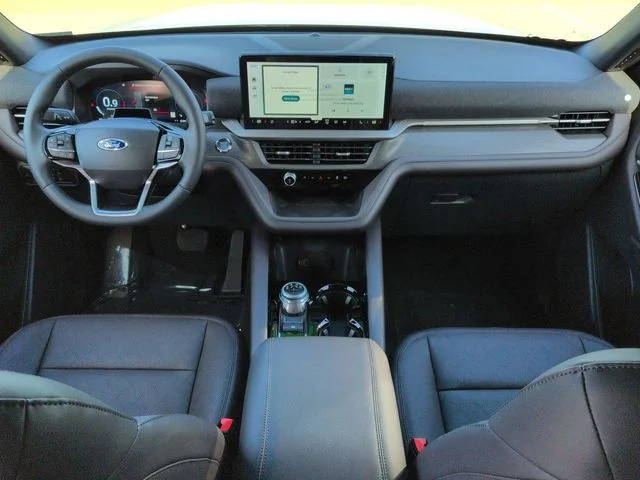 New 2026 Star White Metallic Tri-Coat Ford Platinum™ image 15