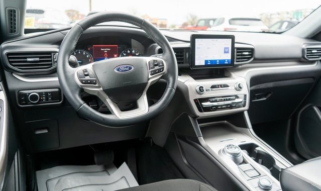Used 2023 Black Metallic Ford XLT image 13