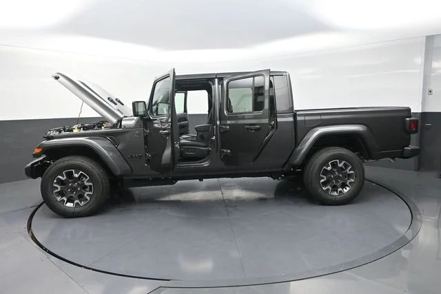New 2026 Granite Crystal Metallic Clear-Coat Exterior Paint Jeep Sahara image 32