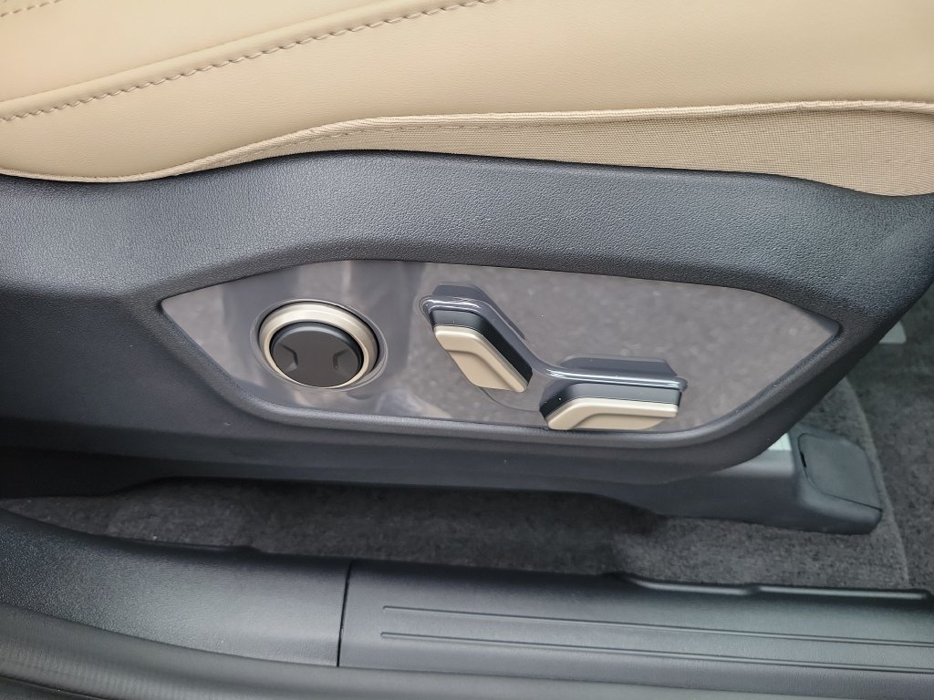 New 2027 Ebony Black Kia EX image 7