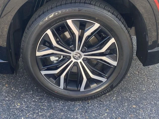 Used 2025 Black Toyota XLE image 8
