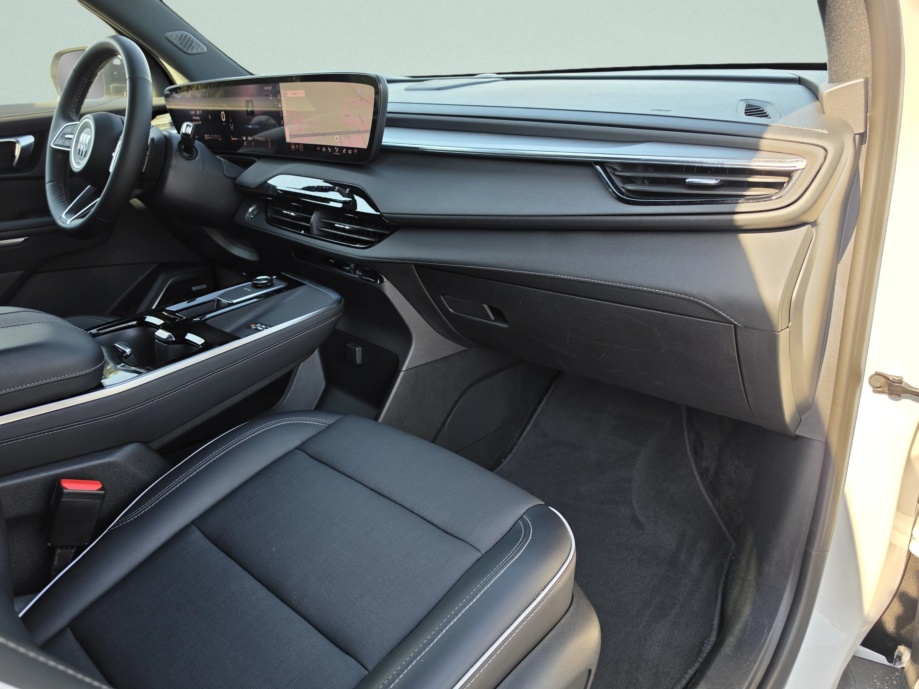 Used 2025 Summit White Buick Preferred image 17