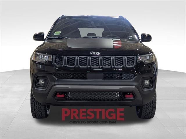 New 2026 Diamond Black Crystal Pearl-Coat Exterior Paint Jeep Trailhawk image 2