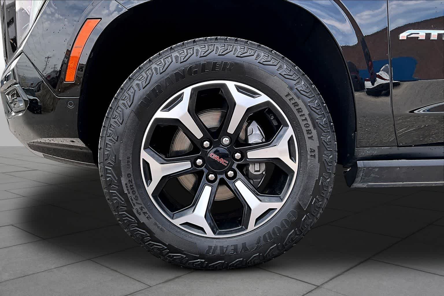 Used 2025 Onyx Black GMC AT4 image 11