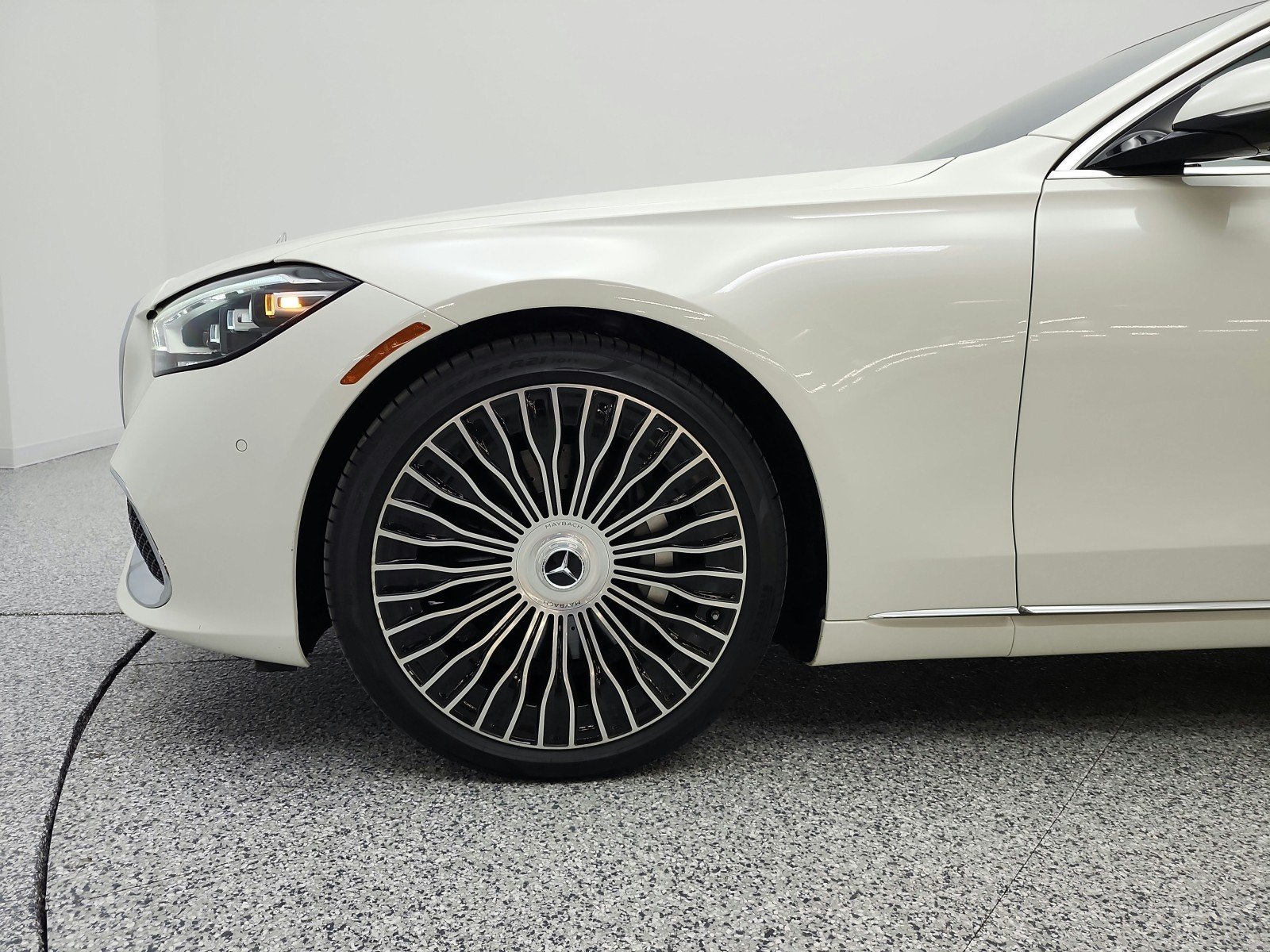 Certified Used 2022 MANUFAKTUR Diamond White Mercedes-Benz Maybach S 580 4MATIC® Sedan image 22