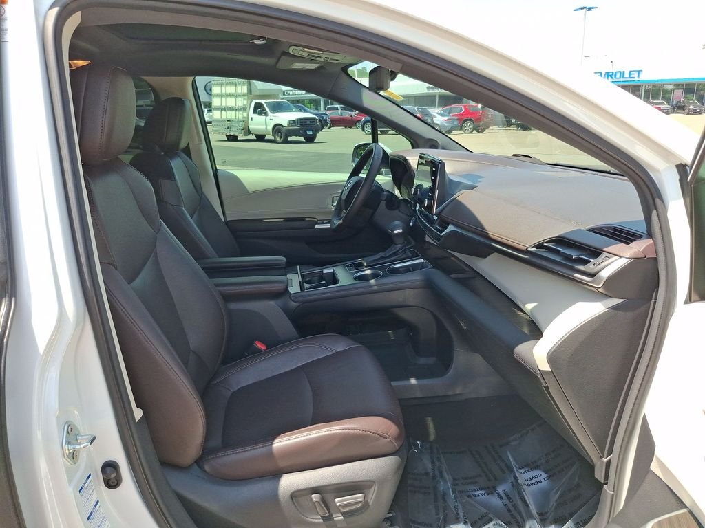 Used 2022 Beige Toyota Platinum image 27