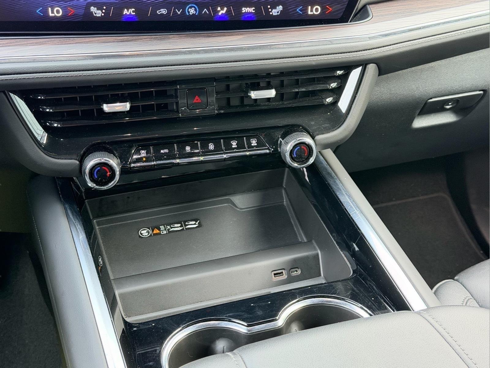 Used 2025 Summit White Chevrolet LT image 9