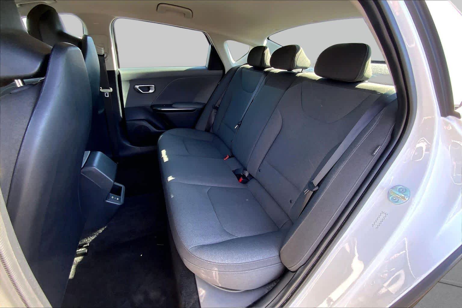 Used 2025 Snow White Pearl Kia LXS image 21