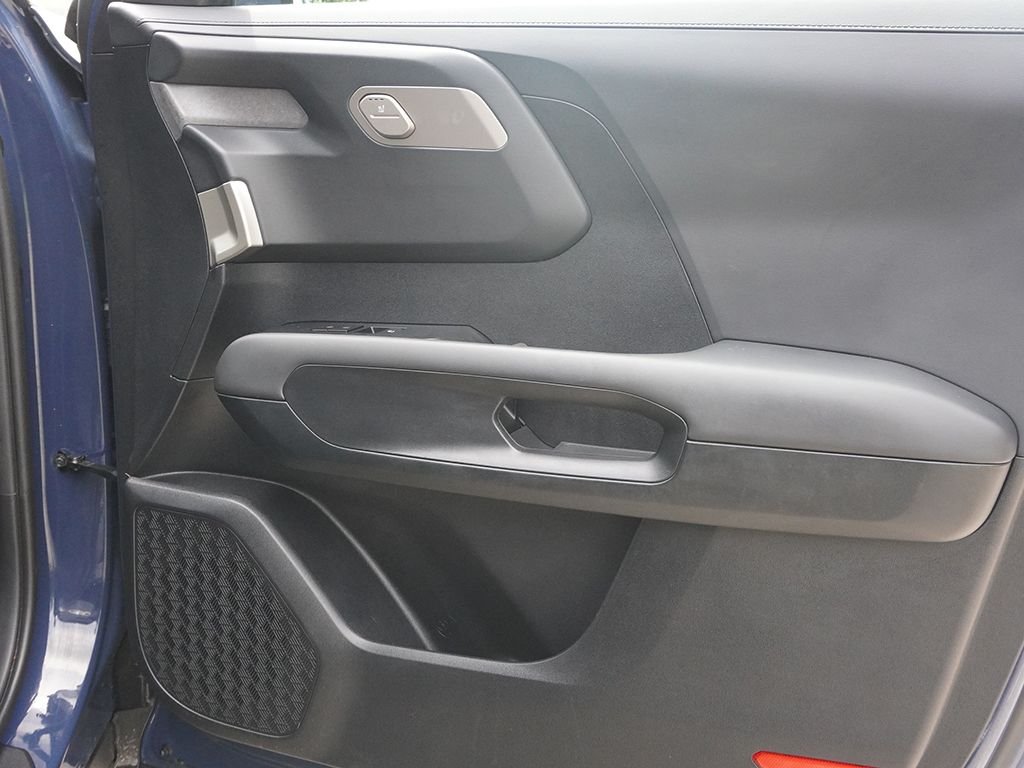 Used 2027 Black Kia S image 26