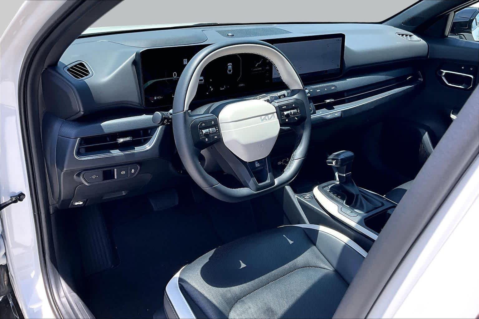 Used 2025 Snow White Pearl Kia GT-Line image 17