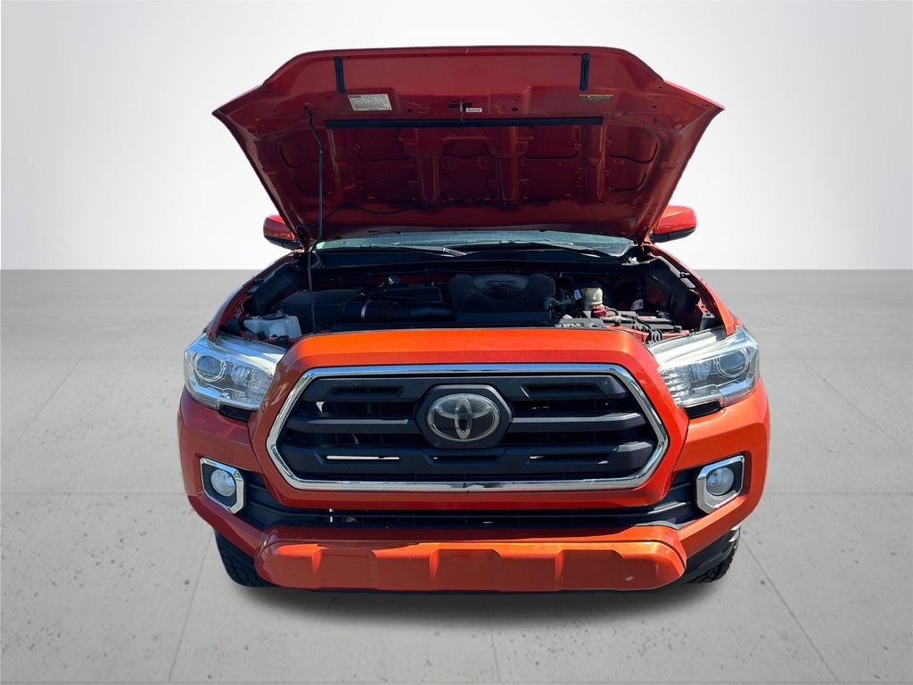 Used 2018 Red Toyota SR5 image 4