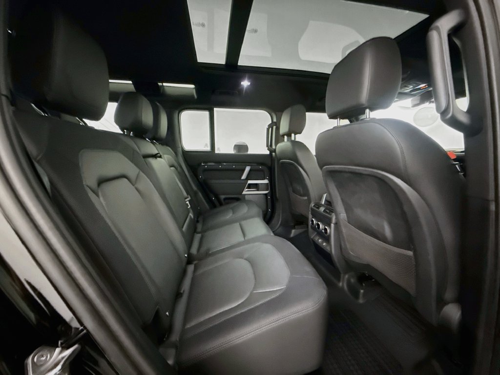Used 2024 Black Land Rover X-Dynamic SE image 27