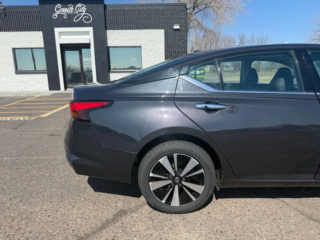 Used 2020 Blue Nissan 2.5 SL image 4