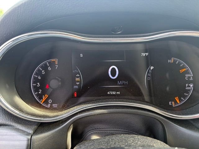 Used 2022 Gray Jeep Laredo X image 1