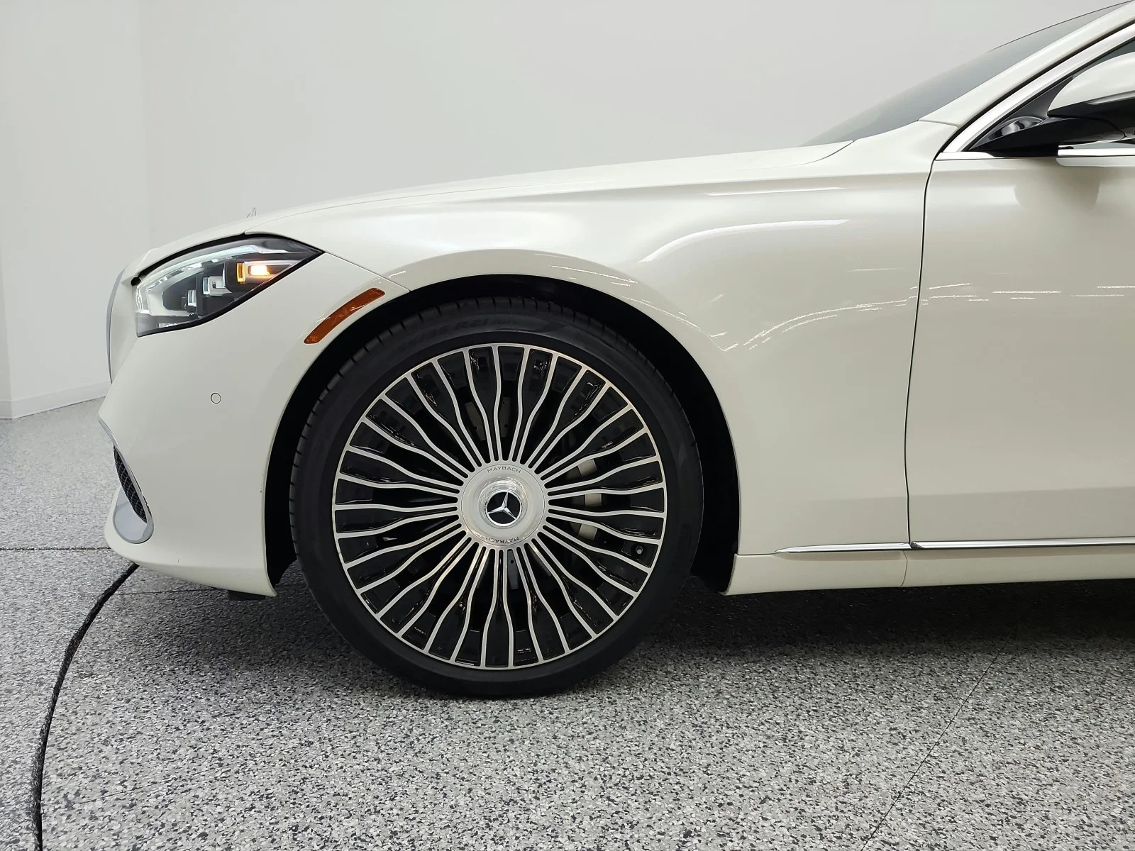 Certified Used 2022 MANUFAKTUR Diamond White Mercedes-Benz Maybach S 580 4MATIC® Sedan image 22