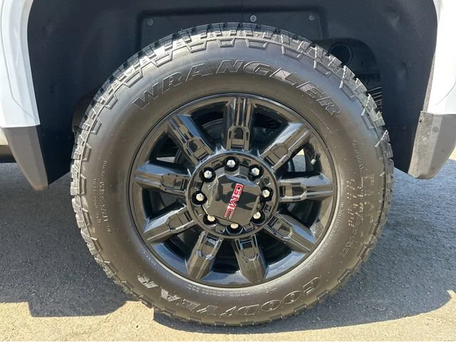 New 2026 Summit White GMC AT4 image 4