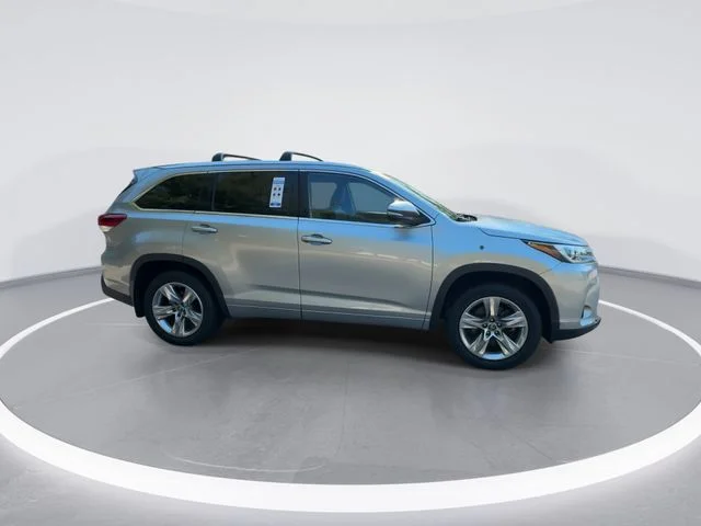 Used 2019 Silver Toyota Limited image 9