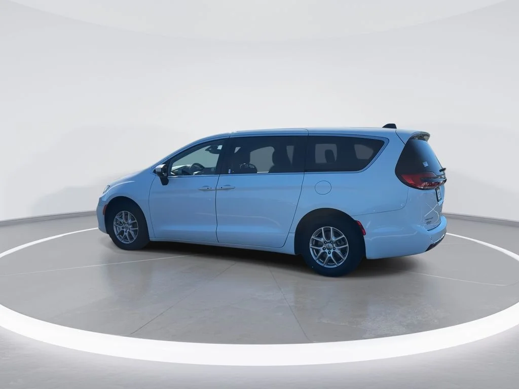 Used 2023 White Chrysler Touring image 6
